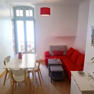 Joli Duplex Avec Balcon Et Vue Sur Place Du Centre Historique ! Appartement