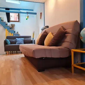 Petite Maison Fraîche Et Lumineuse En Plein Centre-ville ! Hébergement de vacances